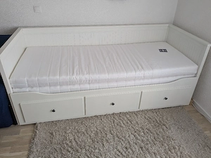Gebrauchtes Hemnes Bett von IKEA inkl. Matratzen zu verkaufen