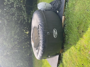 gut erhaltener Zustand mobiler Whirlpool 3-4 Personen für die kalte Zeit auch beheizbar mit Zubehör Bild 3