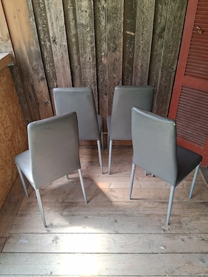 4 Stühle umsonst abzugeben. Bild 2