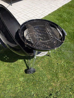 Weber Kugelgrill mit Zubehör Bild 2