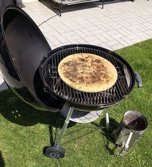 Weber Kugelgrill mit Zubehör Bild 3
