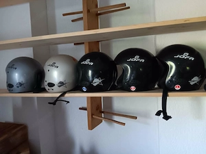 RESERVIERT: Verschenke ältere Modelle von Ski, Schuhe, Stöcke und Helme Bild 5