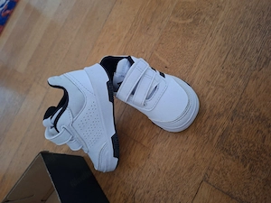 Verkaufe Kinder Schuhe Adidas Nummer 20 Bild 2
