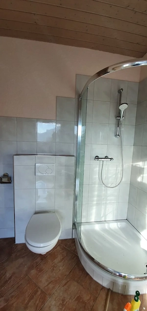 Schöne helle 3 Zimmer Penthauswohnung ca. 70 mit großer Dachterrasse ca.28 m2 und 30 m2 Hobbykeller  Bild 3