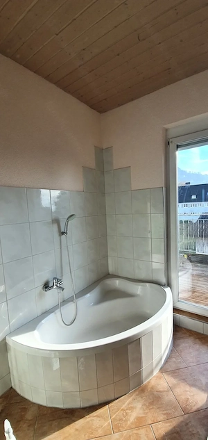 Schöne helle 3 Zimmer Penthauswohnung ca. 70 mit großer Dachterrasse ca.28 m2 und 30 m2 Hobbykeller  Bild 2