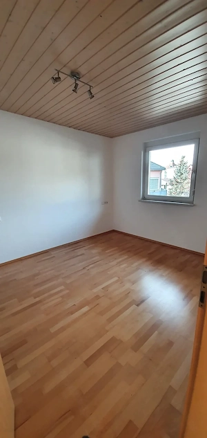 Schöne helle 3 Zimmer Penthauswohnung ca. 70 mit großer Dachterrasse ca.28 m2 und 30 m2 Hobbykeller  Bild 5