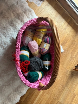 Strickgarn und Korb Bild 3