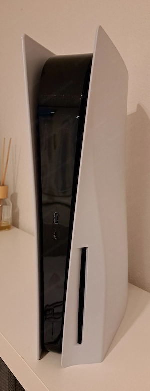 Sony PlayStation 5 (PS5) Disc Edition 825GB - mit Controller, OVP, 2 Top-Spiele & Zubehör Bild 4