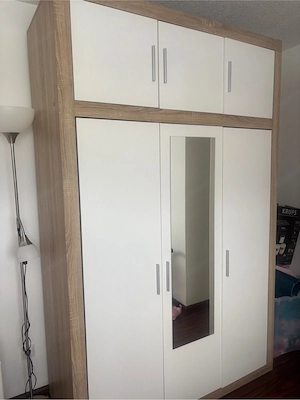 Kleiderschrank