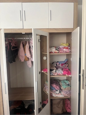 Kleiderschrank Bild 2