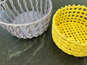 Set Obstschalen aus Keramik lila gelb