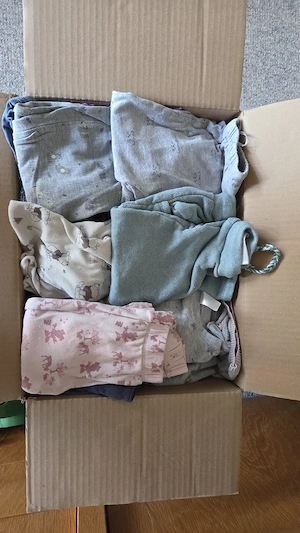 über 150 teile mädchenkleidung gr 80-98 Bild 2