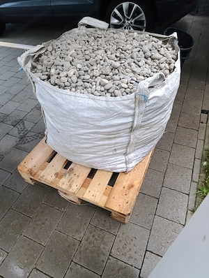 Rundkies 30mm 0,2m3  zu verschenken Bild 3