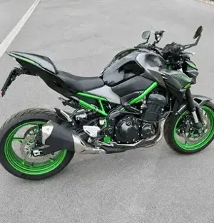 Kawasaki Z900 | PLUS Zubehörpaket | Sportlicher Umbau | 6.500 km | Service + Pickerl + Reifen NEU Bild 2