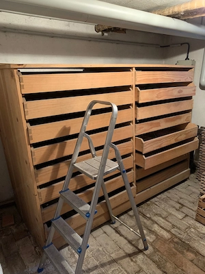 Vorratsregal zu verschenken ca.222 cm x 160cm, x 85 cm  Bild 2