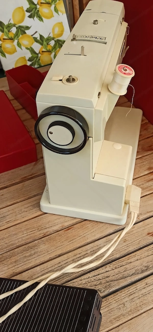 Bernina record 830 mit Koffer und Zubehör Bild 10