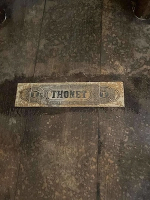 10 originale THONET Wirtshausstühle um 1900 - Bugholz Klassiker - mit Etikett Bild 3