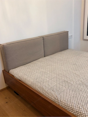 Doppelbett mit Holzrahmen braun, Lattenrost und Matratze Bild 2