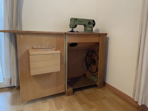 Bernina Nähmaschine mit Schrank  Bild 3