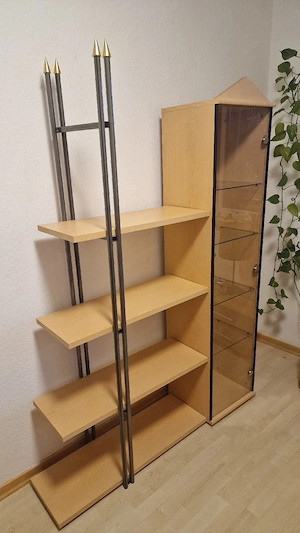 Regal mit Glasvitrine Bild 4