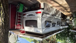 Comersee - Wohnwagen mit Holzvorbau auf Dauerstellplatz zu verkaufen Bild 3