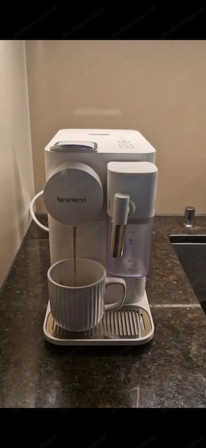 Nespresso-Maschine DE LONGHI