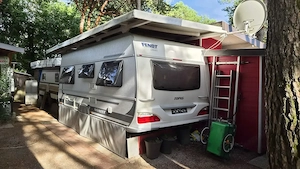 Comersee - Wohnwagen mit Holzvorbau auf Dauerstellplatz zu verkaufen Bild 4