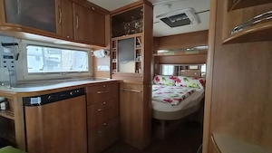 Comersee - Wohnwagen mit Holzvorbau auf Dauerstellplatz zu verkaufen Bild 10