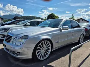 Mercedes-Benz E 220 Bild 2