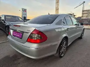 Mercedes-Benz E 220 Bild 10