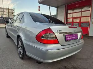 Mercedes-Benz E 220 Bild 8