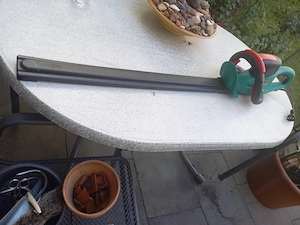 Bosch Heckenschere und Verlängerungskabel zu verkaufen. Bild 3