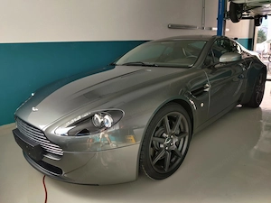 Aston Martin Vantage V8