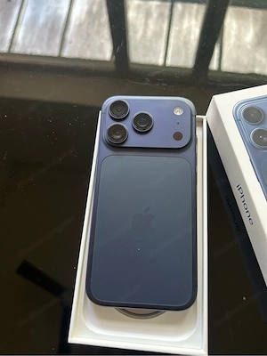 iPhone 17 Pro Depp Blue Bild 3