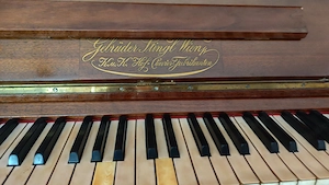 altes Klavier Bild 5