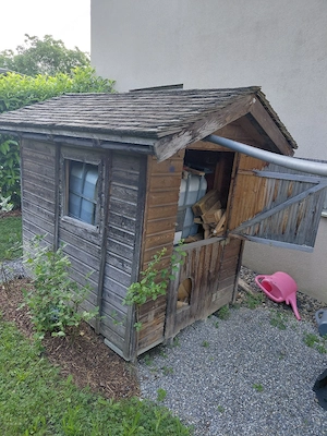 Garten Häuschen mit IBC Kanister Bild 2
