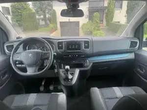 Peugeot Traveller Bild 11