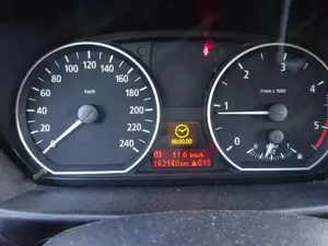 Bmw 118d mit neuem Pickerl Bild 8