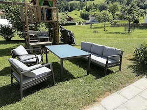 Gartenmöbel   Set bestehend aus Tisch und Sitzgruppe Bild 3