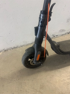 Ninebot Kickscooter F2 PRO Bild 4