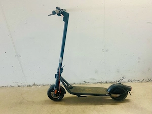 Ninebot Kickscooter F2 PRO Bild 2