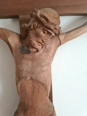 Kruzifix geschnitzt  Bild 2