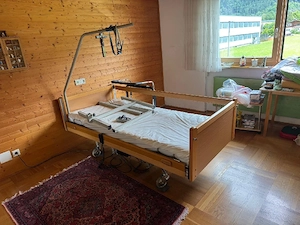 Pflegebett gegen Selbstabholung zu verschenken  Bild 3