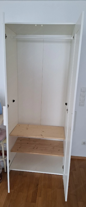 Kleiderschrank  Bild 2