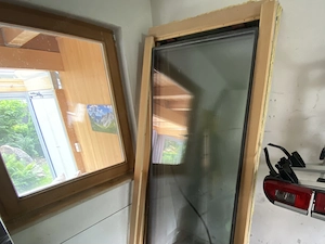2 Fixfenster mit Holz  Alurahmen, 5 Jahre alt , vollkommen unbeschädigt zu verschenken. Bild 5