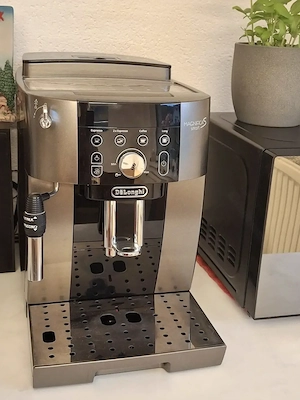 Espresso und Kaffeevollautomat DeLonghi Bild 2
