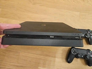 Playstation 4 mit 2 Controller Bild 2