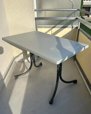 Acamp-Tisch sucht neuen Balkon!