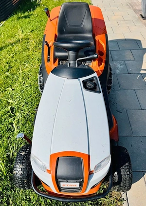 STIHL RT 5097 Z Rasentraktor mit Anhängerkupplung u. Winterpaket Bild 2