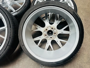 Japan Racing JR42 8,5J x 19 Zoll ET45 5x112 mit Sommerreifen Bild 9